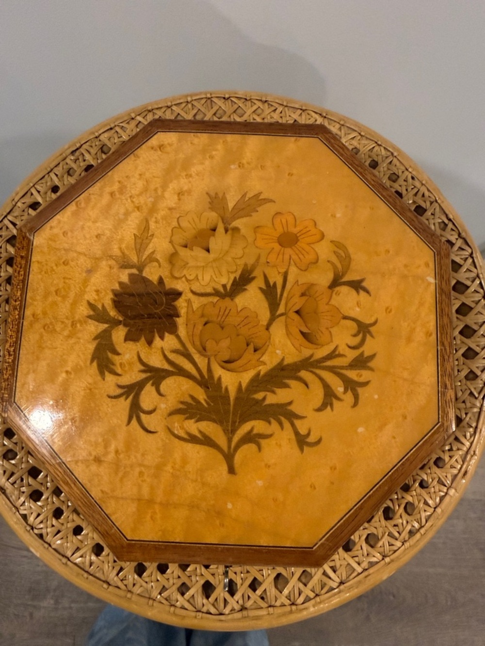 Vintage Burl Floral Inlay Wood Jewelry Box in Honey Yellow - Picture 2 of 7